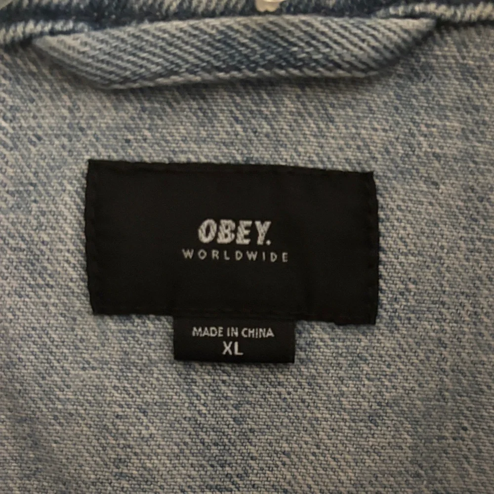 Obey Worldwide Jean Jacket Light Blue Denim Fist Earth Shatter Graphic Black XL - Picture 2 of 16